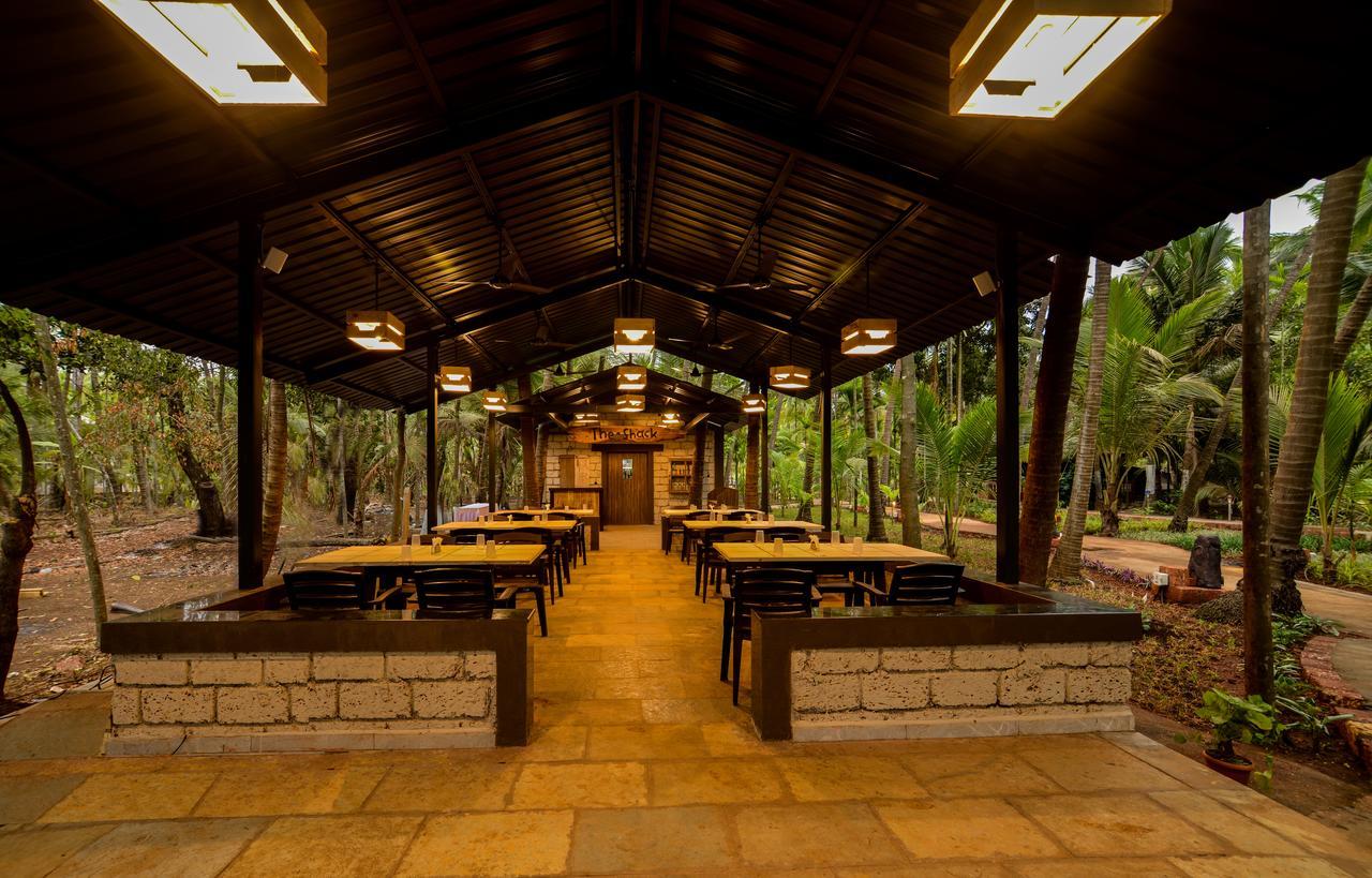 Feet Up Amaranth Resort Dāpoli Екстериор снимка