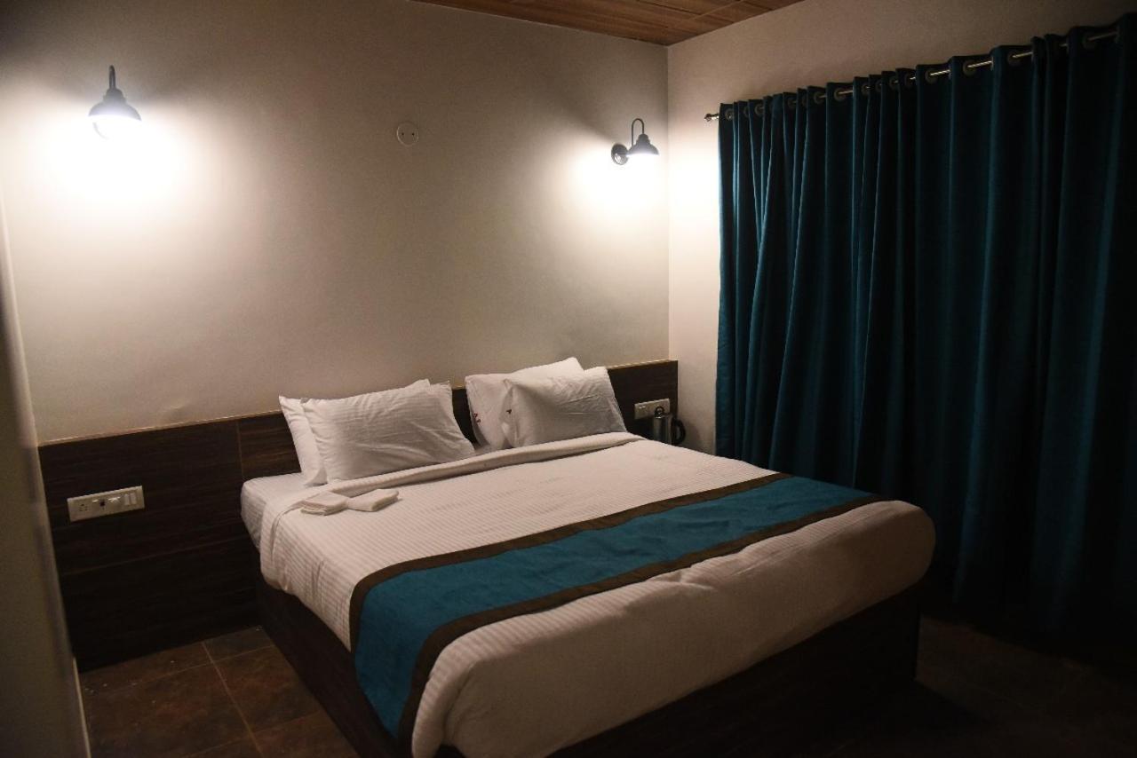 Feet Up Amaranth Resort Dāpoli Стая снимка